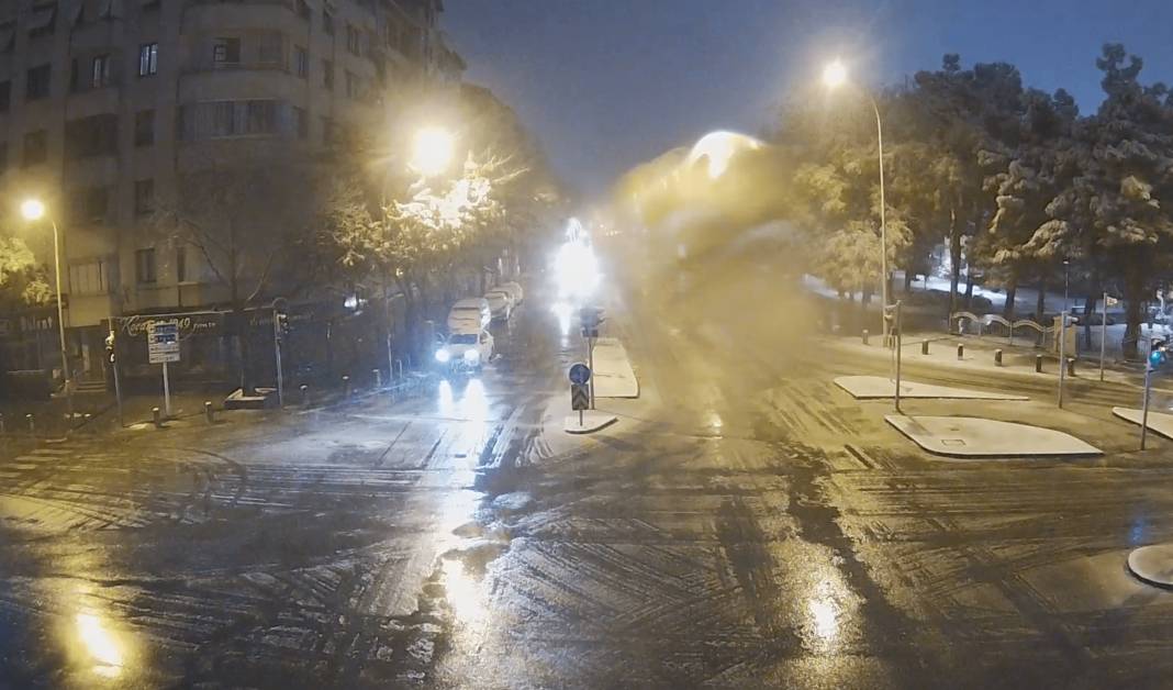 Şehir kameralarından kar altındaki Konya’da son durum 17